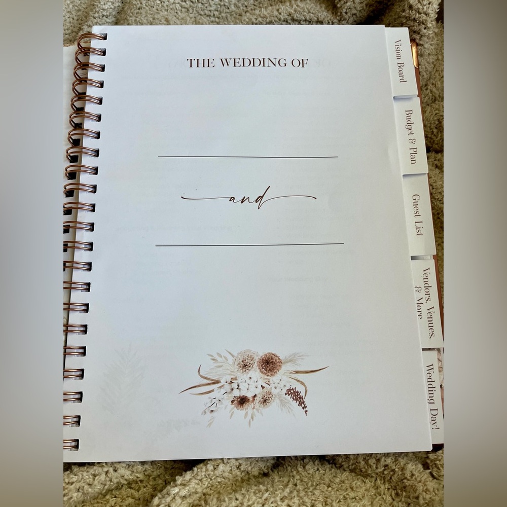 **Brand New** Wedding Planner (Hardcover) - Picture 3 of 15